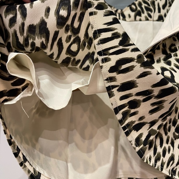 PRICE DROP ⬇️⬇️Adorable top with so many beautiful feature - Picture 6 of 6